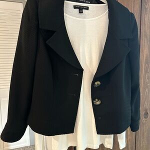 Beautiful like new black textured blazer.